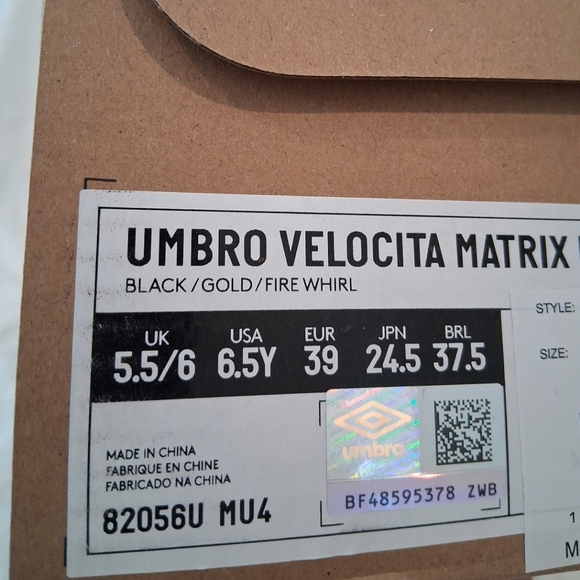 Umbro Black and Gold Athletic Soccer Shoes main image 15